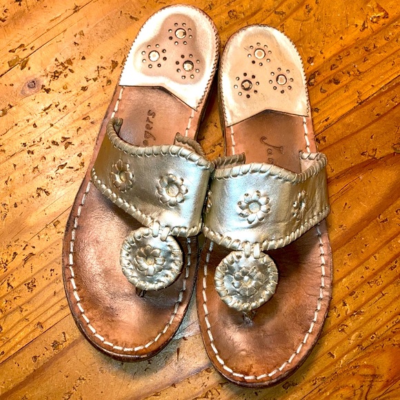 JACK ROGERS Size 7 platinum thong JACKS FLAT sandal pre-loved, leather foot bed - Picture 2 of 9